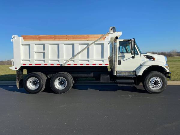 2009 INTERNATIONAL TANDEM DUMP WITH ONLY 46K ORIGINAL MILES WOW! -... for sale in Saint Joseph, IL – photo 17