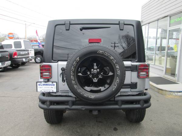 2015 JEEP WRANGLER UNLIMITED SAHARA 4X4 LOADED VERY NICE - cars & for sale in East Providence, RI – photo 4