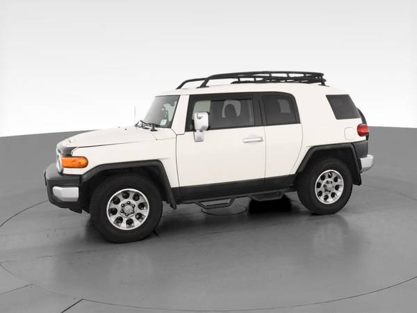 2012 Toyota FJ Cruiser Sport Utility 2D suv White - FINANCE ONLINE -... for sale in Knoxville, TN – photo 4