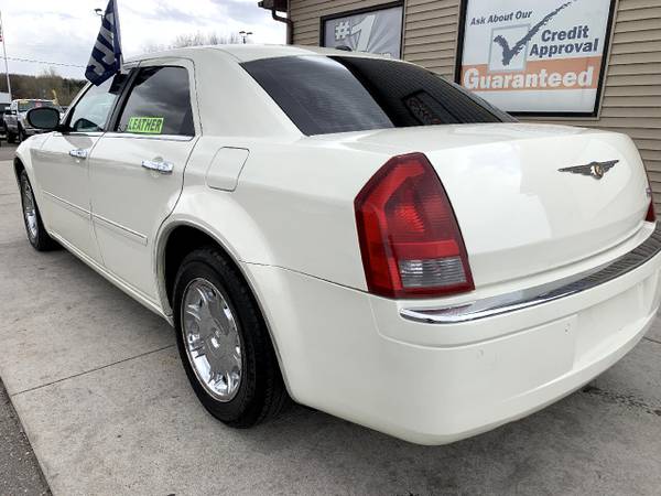 2007 Chrysler 300 4dr Sdn 300 Touring RWD - - by for sale in Chesaning, MI – photo 6