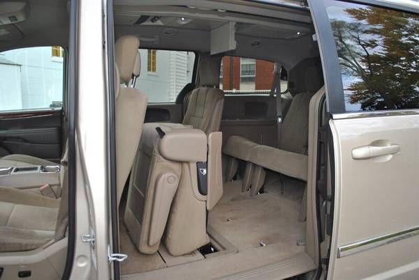 2012 CHRYSLER TOWN & COUNTRY TOURING REAR ENTERTAINMENT STOW N GO... for sale in Flushing, MI – photo 4