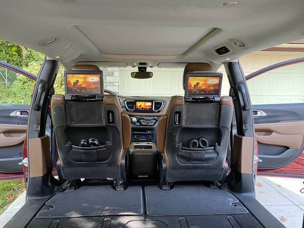 2019 Pacifica LIMITED Fully Loaded TVS, Blu-Ray, Exotic Interior for sale in Royal Oak, MI – photo 3