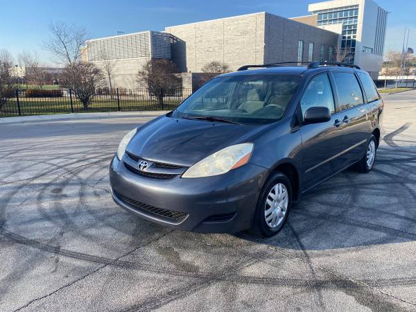 2006 Toyota Sienna le - cars & trucks - by owner - vehicle... for sale in Chicago, IL – photo 2