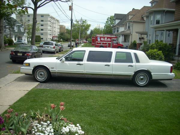1996 Lincoln Town Car Limousine Very Clean With 26K Original Miles for sale in Hackensack, NJ – photo 3