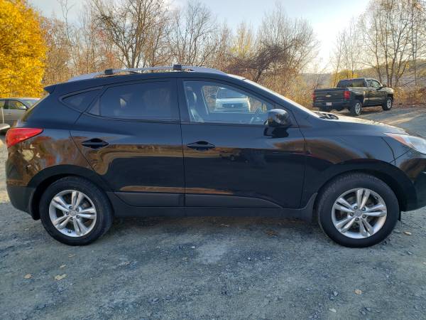 2011 HYUNDAI TUCSON FWD VERY CLEAN NO RUST - cars & trucks - by... for sale in Wynantskill, NY – photo 4