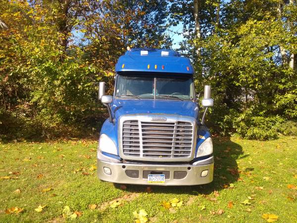 2010 freightliner $8,000 or best offer for sale in Ashley, PA – photo 2