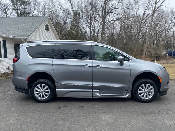2019 Chrysler Pacifica Wheelchair Van BraunAbility Touring L - cars for sale in Brookfield, NY – photo 2