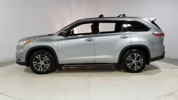 2016 Toyota Highlander AWD 4dr V6 XLE for sale in Jersey City, NJ – photo 2
