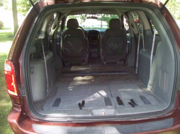 2007 CHRYSLER TOWN & COUNTRY LX for sale in Walkerton, IN – photo 4