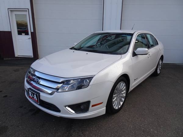 2011 Ford Fusion Hybrid FWD - cars & trucks - by dealer - vehicle... for sale in Waterloo, IA – photo 2