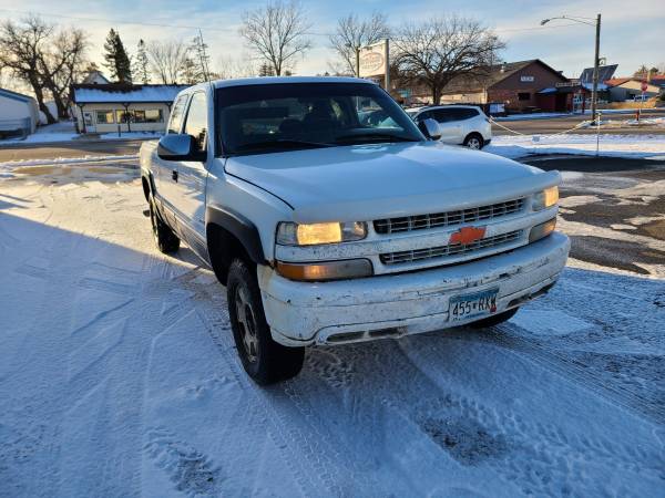2001 Chevy Silverado ext cab 4x4 - cars & trucks - by dealer -... for sale in Menahga, ND – photo 2