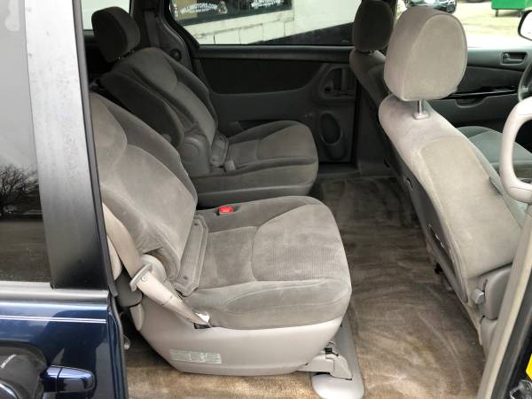 2005 Toyota Sienna AWD - cars & trucks - by dealer - vehicle... for sale in Yorkville, IL – photo 9