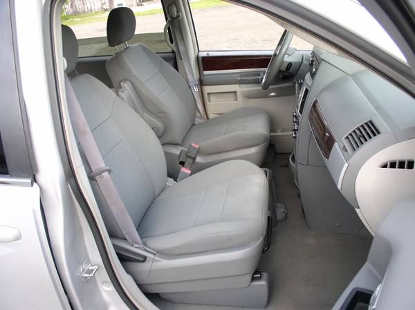 2010 CHRYSLER TOWN & COUNTRY TOURING, 3 8L V6, clean, runs great for sale in Coitsville, OH – photo 6