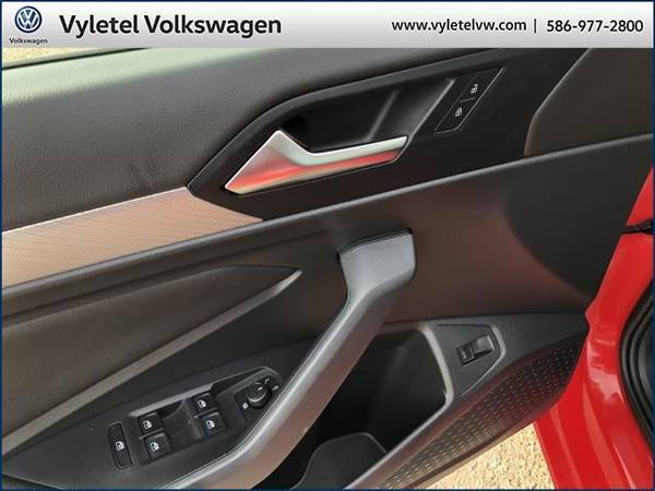 2019 Volkswagen Jetta sedan SE Auto w/ULEV - Volkswagen Tornado Red for sale in Sterling Heights, MI – photo 16