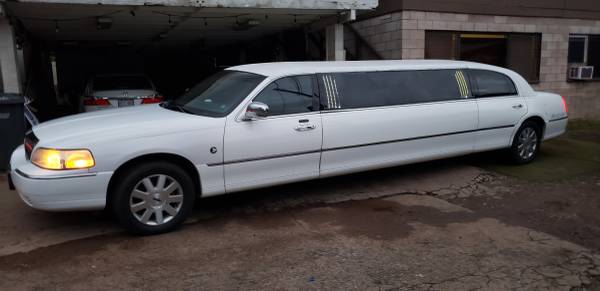 2008 Lincoln TownCar Limousine - cars & trucks - by owner - vehicle... for sale in Waimanalo, HI – photo 3