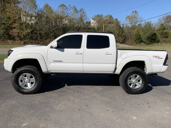 2011 TOYOTA TACOMA * 4X4 * Towing Pkg * We FINANCE / TAKE TRADES -... for sale in Sevierville, TN – photo 4