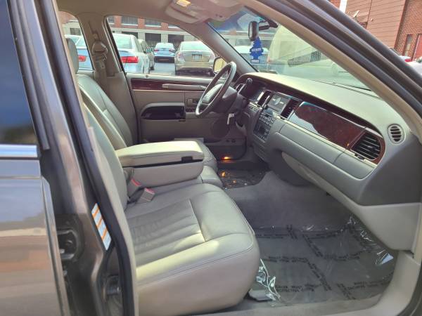2003 Lincoln Town Car Executive WARRANTY AVAILABLE - cars & trucks -... for sale in HARRISBURG, PA – photo 9