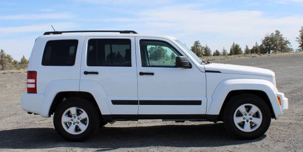 2012 Jeep Liberty 4WD SPORT LOW MILES - - by for sale in Redmond, OR – photo 2