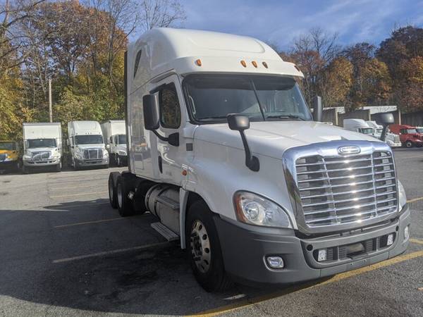2015 FREIGHTLINER CASCADIA DOUBLE BUNK DD15 455 HP 10 SPD / 357K APU... for sale in Wappingers Falls, OH – photo 3
