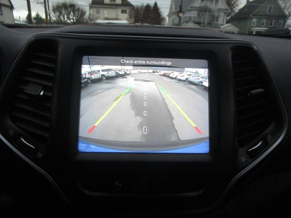 2019 JEEP CHEROKEE TRAILHAWK - CLEAN CAR FAX - BACK UP CAMERA - 4x4 for sale in Moosic, PA – photo 9