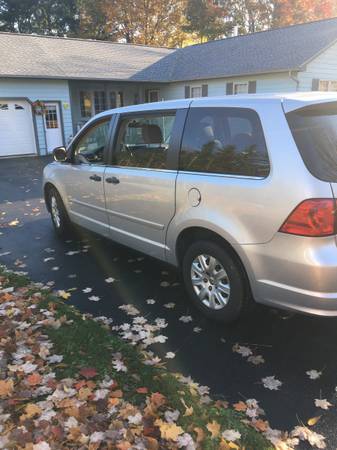 2010 Volkswagon Routan - cars & trucks - by owner - vehicle... for sale in La Fayette, NY – photo 3