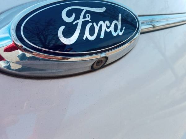 2014 Ford Taurus SEL sedan White Platinum Metallic Tri-Coat - cars & for sale in Columbus, OH – photo 10