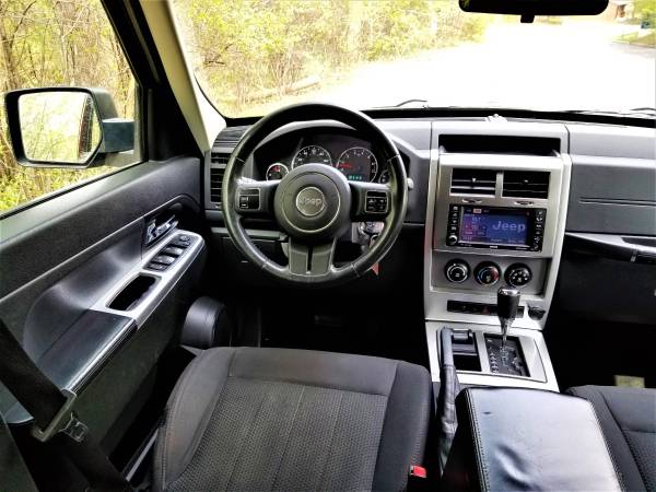 2011 Jeep Liberty 4x4 Sport - - by dealer - vehicle for sale in Madison, WI – photo 19