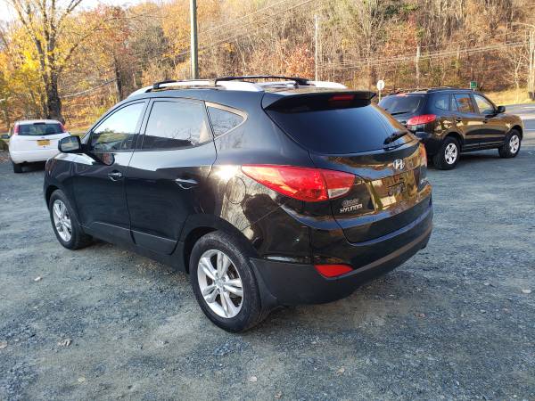 2011 HYUNDAI TUCSON FWD VERY CLEAN NO RUST - cars & trucks - by... for sale in Wynantskill, NY – photo 7
