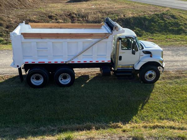 2009 INTERNATIONAL TANDEM DUMP WITH ONLY 46K ORIGINAL MILES WOW! -... for sale in Saint Joseph, IA – photo 3