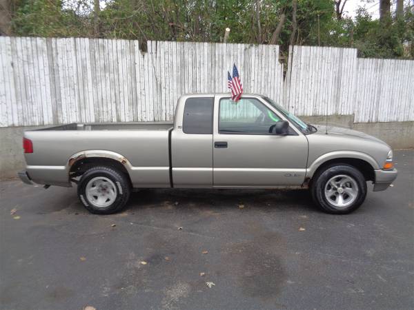 2000 Chevrolet S-10 LS Extended Cab - cars & trucks - by dealer -... for sale in Decatur, IL – photo 2