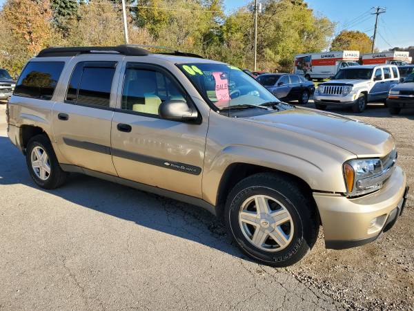 2004 Chevy Trailblazer EXT, 4x4, Rear DVD, 3rd row seat! - cars &... for sale in Plymouth, WI – photo 5