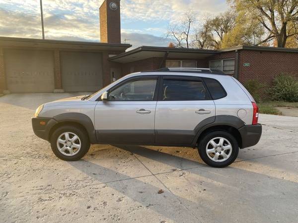 2005 Hyundai Tucson - Bank Financing Available! - cars & trucks - by... for sale in Springfield, MO – photo 2
