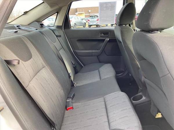 2008 Ford Focus SE - sedan - cars & trucks - by dealer - vehicle... for sale in Waterford, MI – photo 14
