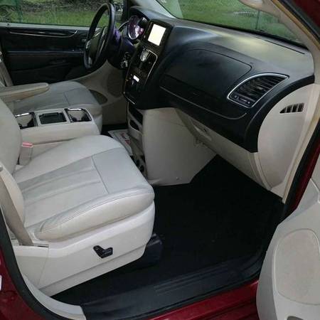 2012 CHRYSLER TOWN & COUNTRY 131,475 MILES - cars & trucks - by... for sale in Fort Myers, FL – photo 9
