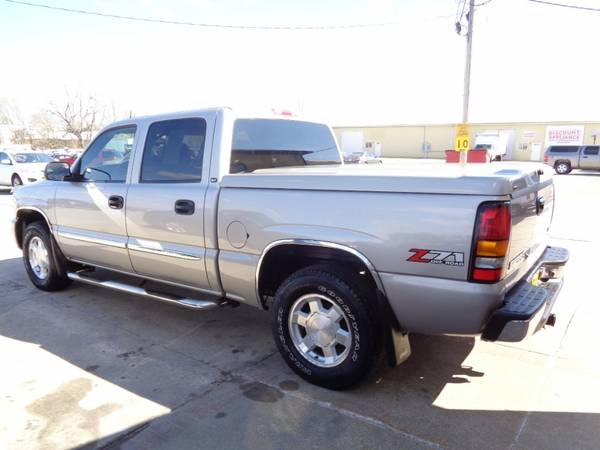 2005 GMC Sierra 1500 Crew Cab 143 5 WB 4WD SLE 124K MILES - cars & for sale in Marion, IA – photo 7