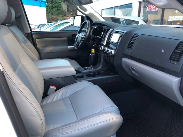 2019 Toyota Sequoia SR5 4WD 5 7L V8 - Navi, leather, Loaded, Clean for sale in Kirkland, WA – photo 16