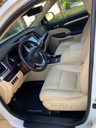 2018 White Toyota Highlander XLE Single Owner Like new condition! for sale in Alpharetta, GA – photo 2