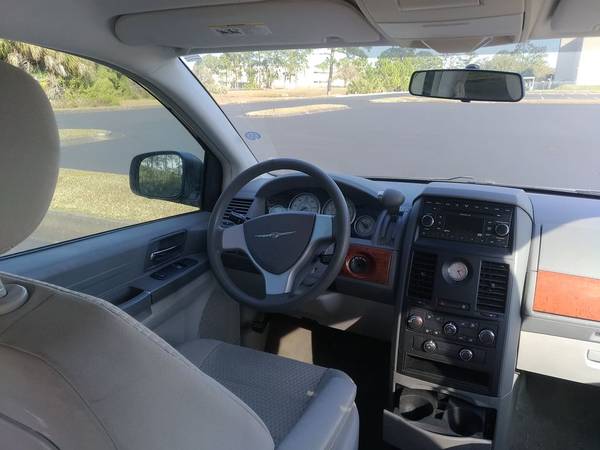 Handicap van - 2008 Chrysler Town & Country - - by for sale in Melbourne , FL – photo 4