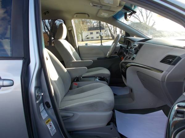 2011 Toyota Sienna 5dr 7-Pass Van V6 LE AWD (Natl) for sale in Cohoes, CT – photo 15
