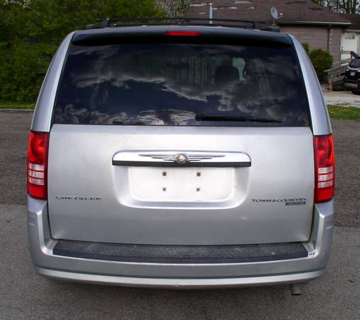 2010 CHRYSLER TOWN & COUNTRY TOURING, 3 8L V6, clean, runs great for sale in Coitsville, OH – photo 16