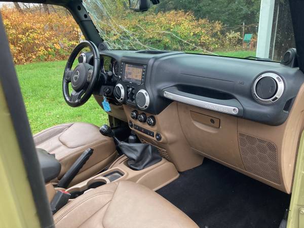 2013 Jeep Wrangler Unlimited Rubicon 4dr Commando Green / Saddle 6... for sale in Waterbury, NY – photo 19