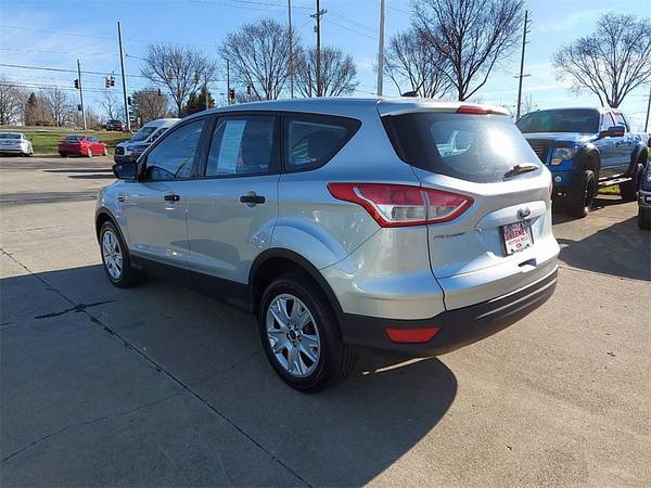 2013 Ford Escape 4d SUV FWD S - cars & trucks - by dealer - vehicle... for sale in Cincinnati, OH – photo 4