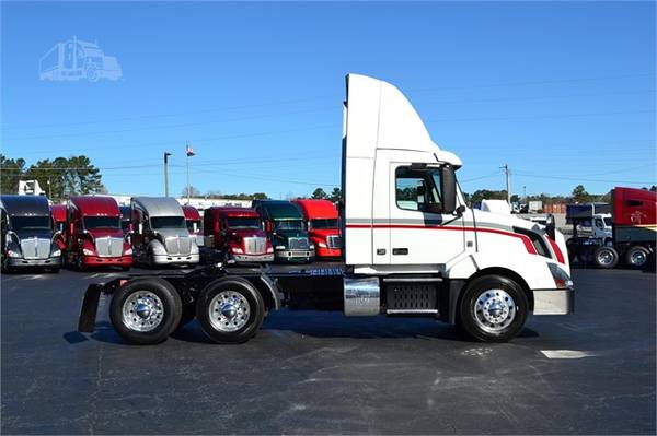 2015 VOLVO VNL64T300 **14 Available Units** for sale in Carrollton, GA – photo 12