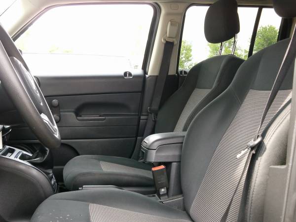2012 Jeep Patriot-NICE RIDE! RUNS AND DRIVES EXCELLENT! for sale in Silvis, IA – photo 11