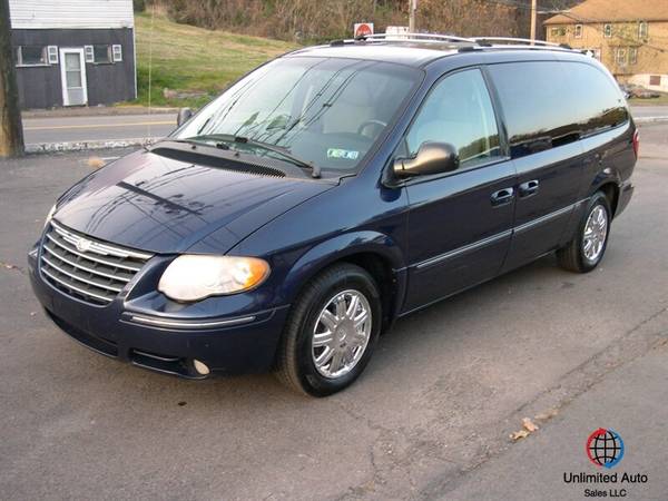2005 Chrysler Town & Country Limited Cheap! only 2950 - cars & for sale in Larksville, PA – photo 2