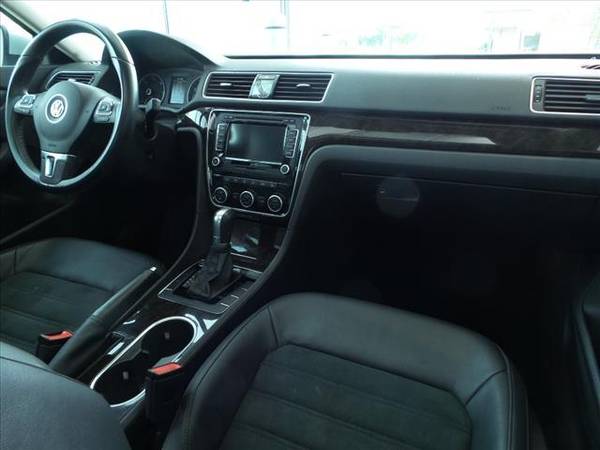 2015 VW PASSAT TDI SEL PREMIUM NAV/LEATHER/SUNROOF/VW WARRANTY for sale in Eau Claire, WI – photo 7
