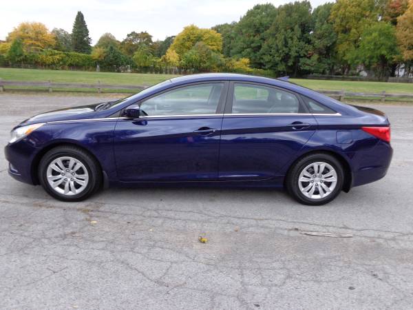 2013 HYUNDAI SONATA GLS, 2 owners, clean - cars & trucks - by dealer... for sale in Rochester , NY – photo 2
