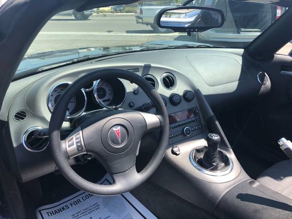 2006 PONTIAC SOLSTICE* CONVERTIBLE * STICK SHIFT* LOW MILES* HURRY IN* for sale in Clovis, CA – photo 14