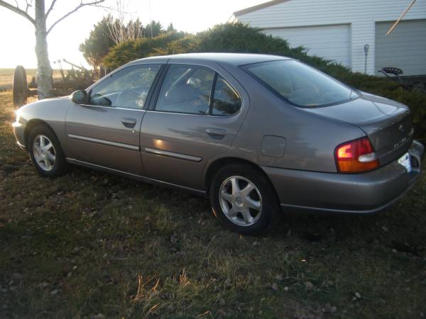 1999 Nissan Altima GLE. LOW MILES - cars & trucks - by owner -... for sale in Potlatch, WA – photo 2