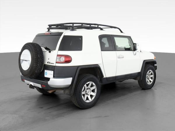 2014 Toyota FJ Cruiser Sport Utility 2D suv White - FINANCE ONLINE -... for sale in Syracuse, NY – photo 11